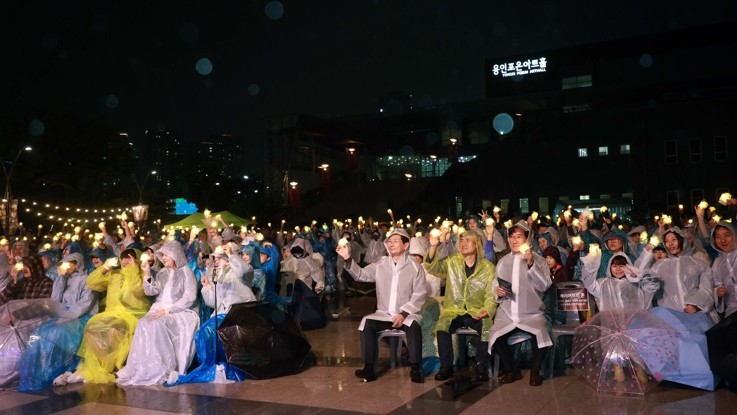 이상일 용인특례시장, 새롭게 단장한 포은아트홀 문화광장서 ‘가을 별빛 콘서트’ 참석