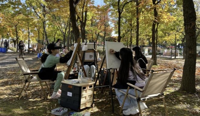 시흥시 "폐현수막 위에 피어난 책 이야기" 청소년과 함께한 현수막 재활용 캔버스 미술대회 성료