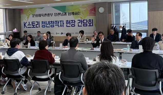 최휘영 문체부 장관, 진천 찾아 청년 창작자들과 현장 소통