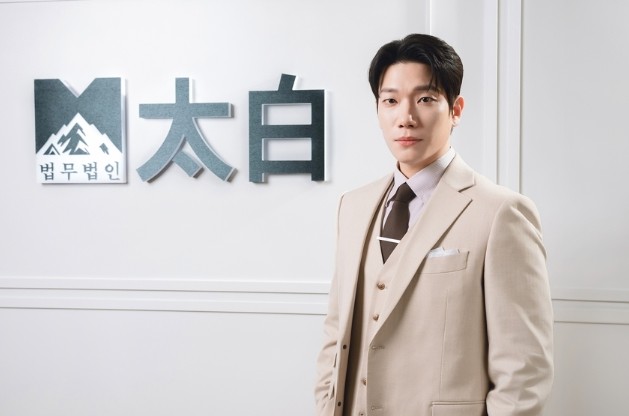 SBS 새 금토드라마 ‘신이랑 법률사...