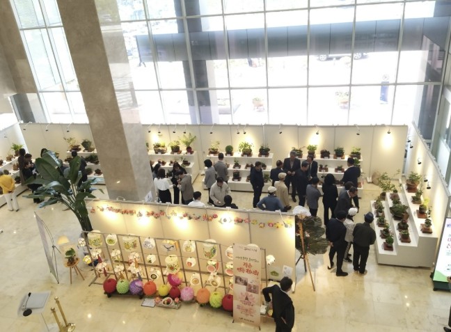 예산군, 청사 전시관 활용 지역 예술 전시 잇따라 개최